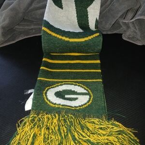 Forever Collectibles,  Green/yellow scarf.
